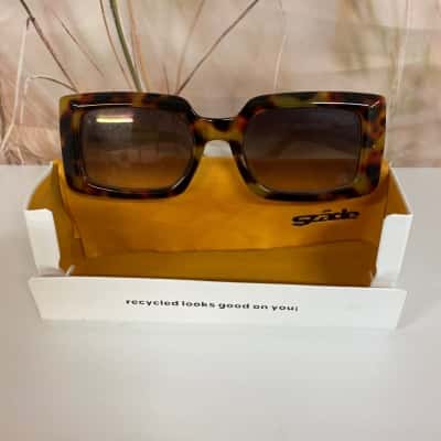  Womens Signature Szade Sunglasses 