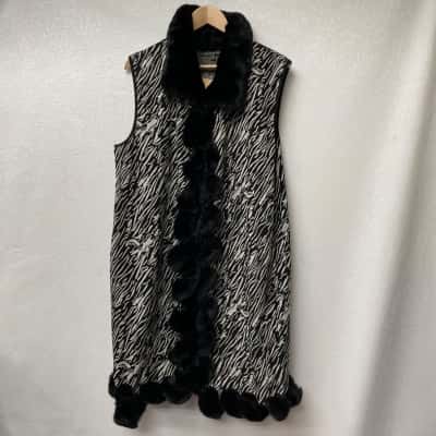 Liz Jordan Women's  Size S/M Black  / White Long Line Vest BNWT 