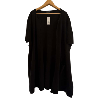 MySize  BNWT**. Heavy Knit Short Sleeve Vest.   Size M 